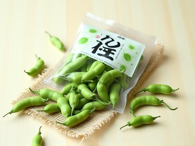 大粒で風味豊かな丹波黒枝豆の種子。健康的で美味しい家庭菜園の定番。