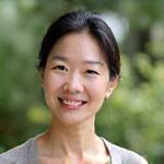 フラワーデザイナー高橋明子氏の優しく微笑む肖像写真。